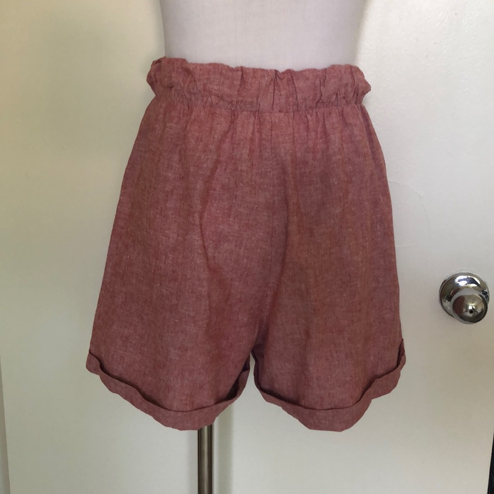 UNIQLO HIGH WAIST SHORTS. - Picture 4 of 7